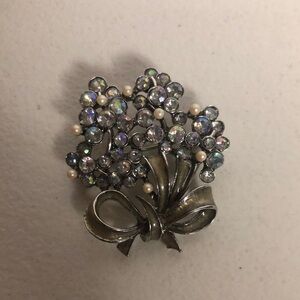 Vintage Monet Aurora Borealis Rhinestone & Faux Pearl Floral Flower Brooch Pin